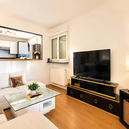 Stylish 2- Bedroom - Terrace - Free Parking -5min Basel Airport Lejlighed