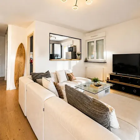 Lejlighed Stylish 2- Bedroom - Terrace - Free Parking -5min Basel Airport Blotzheim