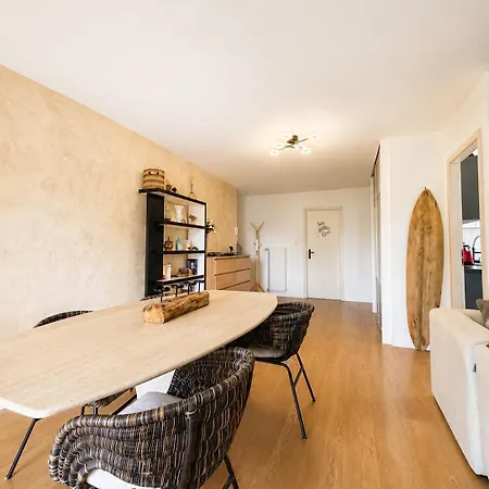Lejlighed Stylish 2- Bedroom - Terrace - Free Parking -5min Basel Airport *