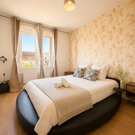 Lejlighed Stylish 2- Bedroom - Terrace - Free Parking -5min Basel Airport