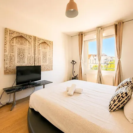 Lejlighed Stylish 2- Bedroom - Terrace - Free Parking -5min Basel Airport Blotzheim