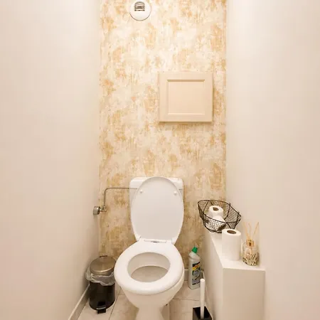 Stylish 2- Bedroom - Terrace - Free Parking -5min Basel Airport Lejlighed *